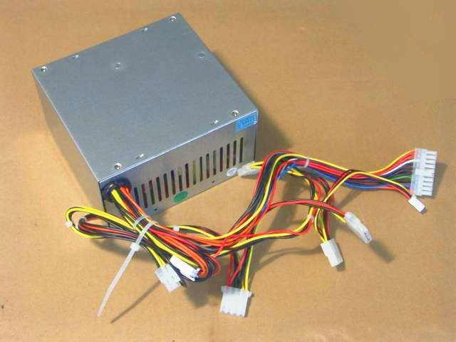 Frontansicht des ATX-Netzteils Frontansicht des ATX-Netzteils