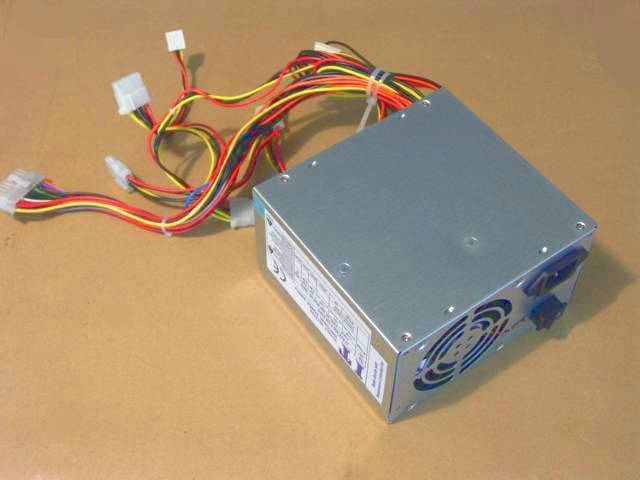 Rückansicht des ATX-Netzteils Rückansicht des ATX-Netzteils