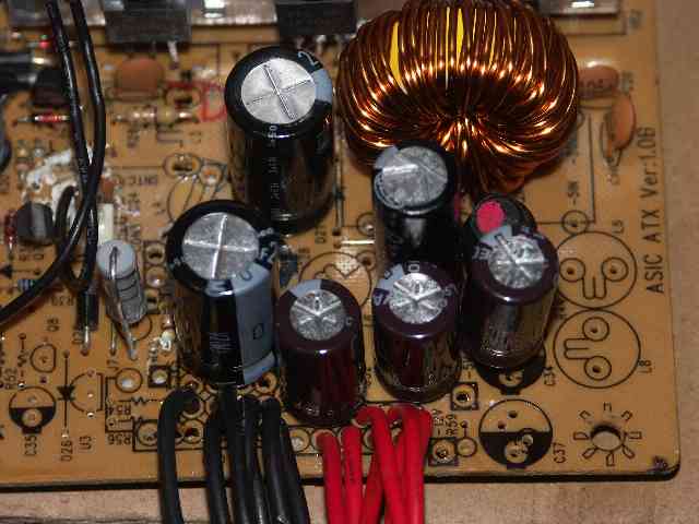 Eingebaute Siebelkos für +12V Eingebaute Siebelkos für +12V